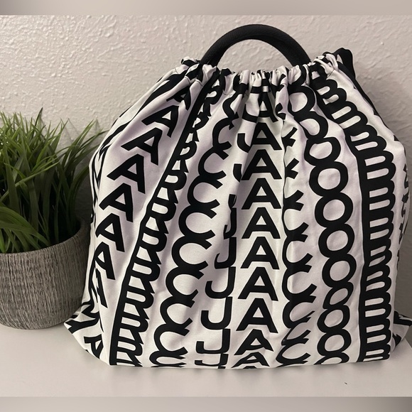 THE JACQUARD MEDIUM TOTE BAG - Picture 13 of 15